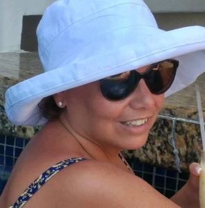 Meet your Posher, Debora